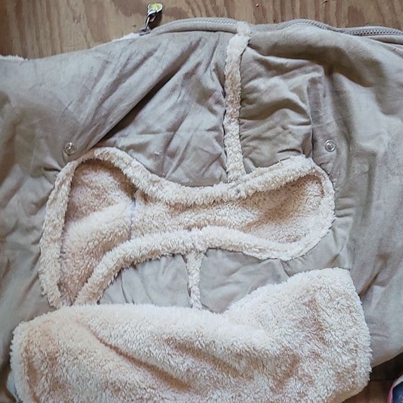 BNWOT baby car seat or st home sleeping snugly. - Picture 2 of 9